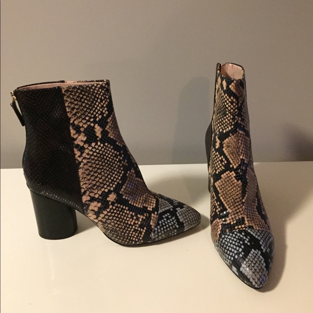 Nine West Cabrillo block heel snake boots 10